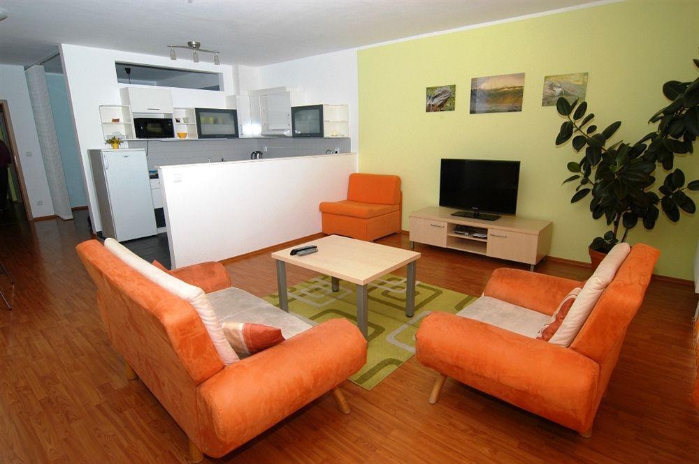 Eel Accommodation เบอร์โน ภายนอก รูปภาพ